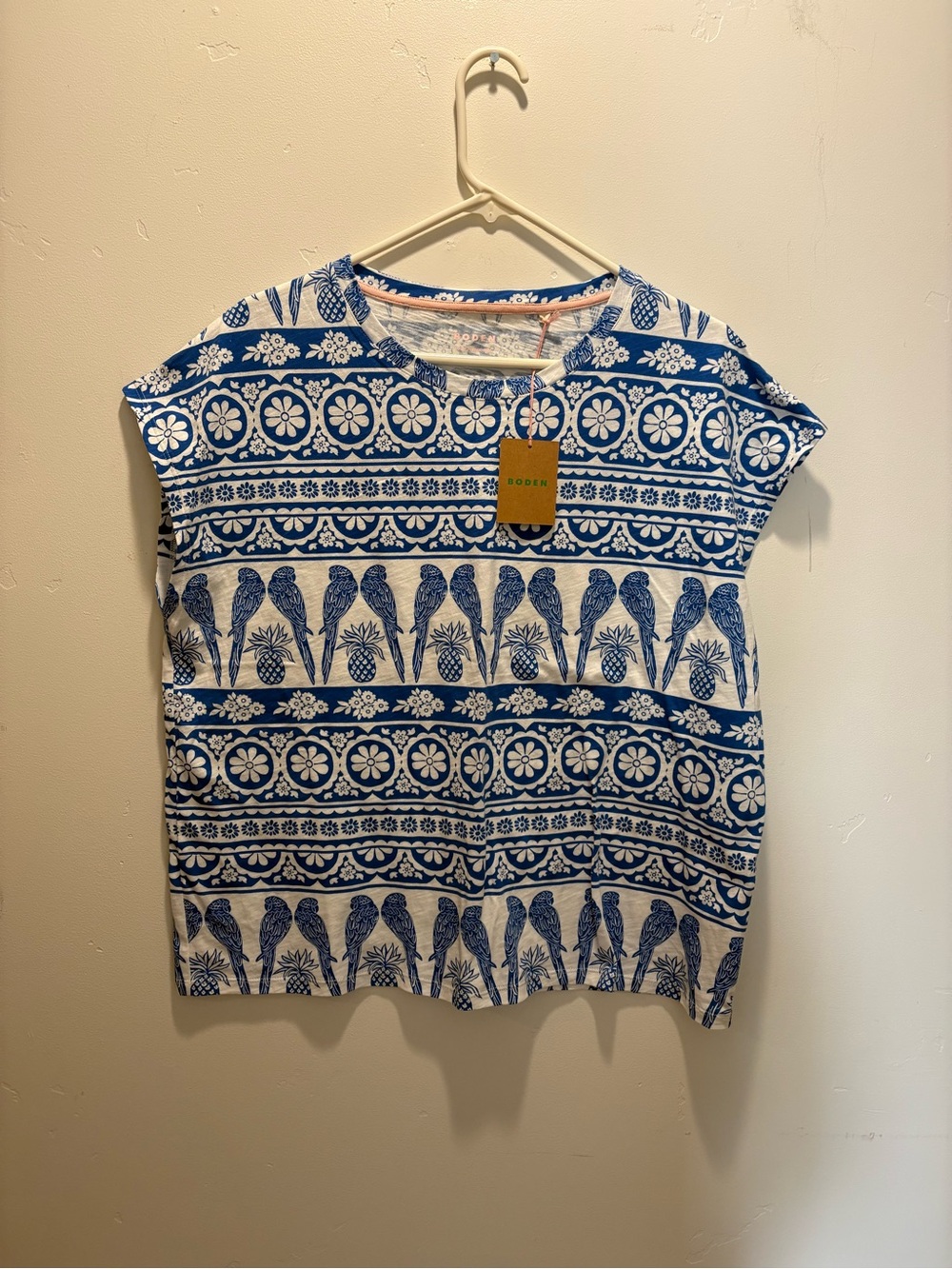 Women’s Boden Tee,Parrot Motif